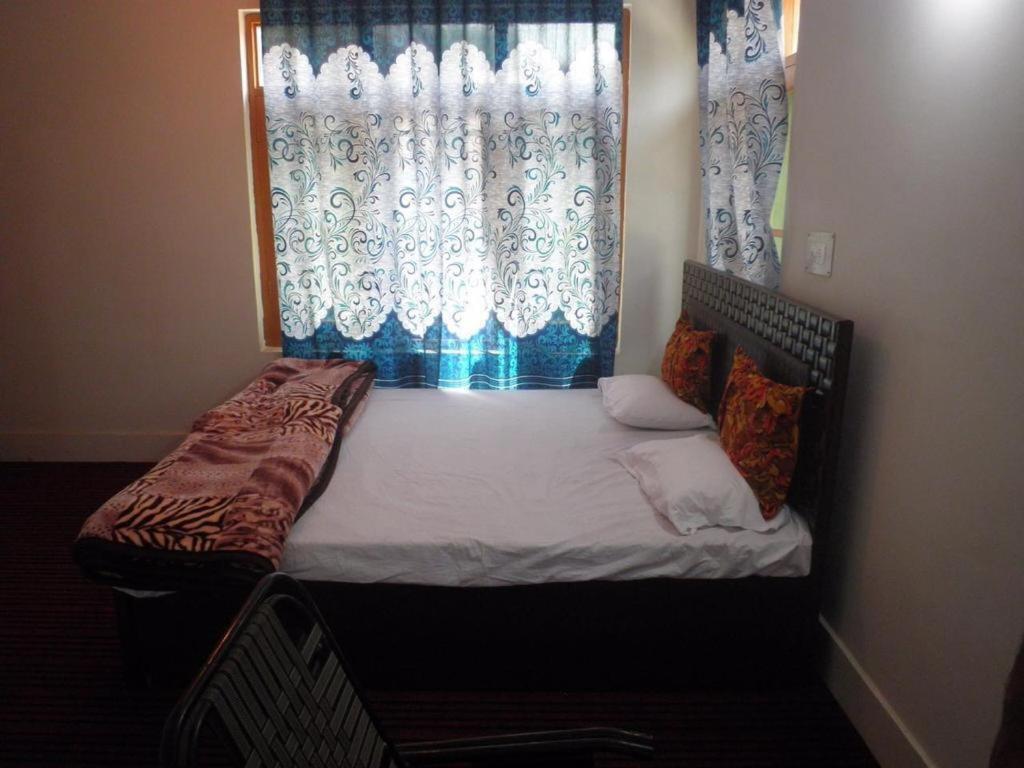 My Guest House Srīnagar Kültér fotó